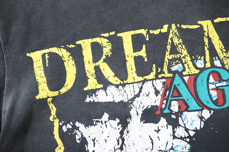 VALE USA Dreams Against the World Graphic T-Shirt — detail