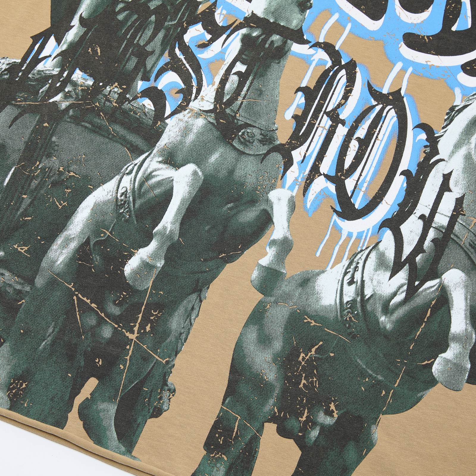FIRST ROW Statue Horse Graphic T-Shirt — detail