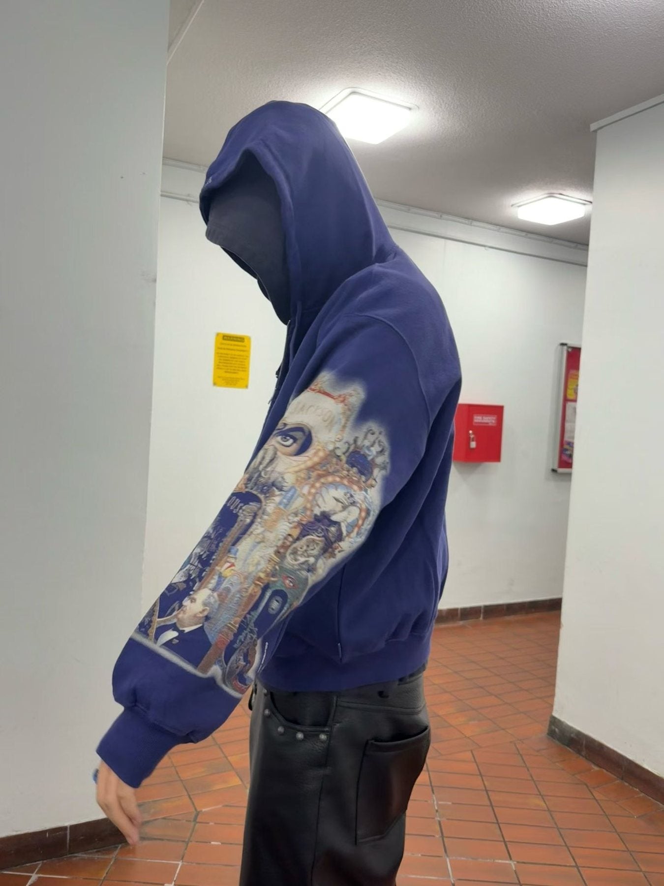 Supreme Sleeve Graphic Zip Hoodie — side