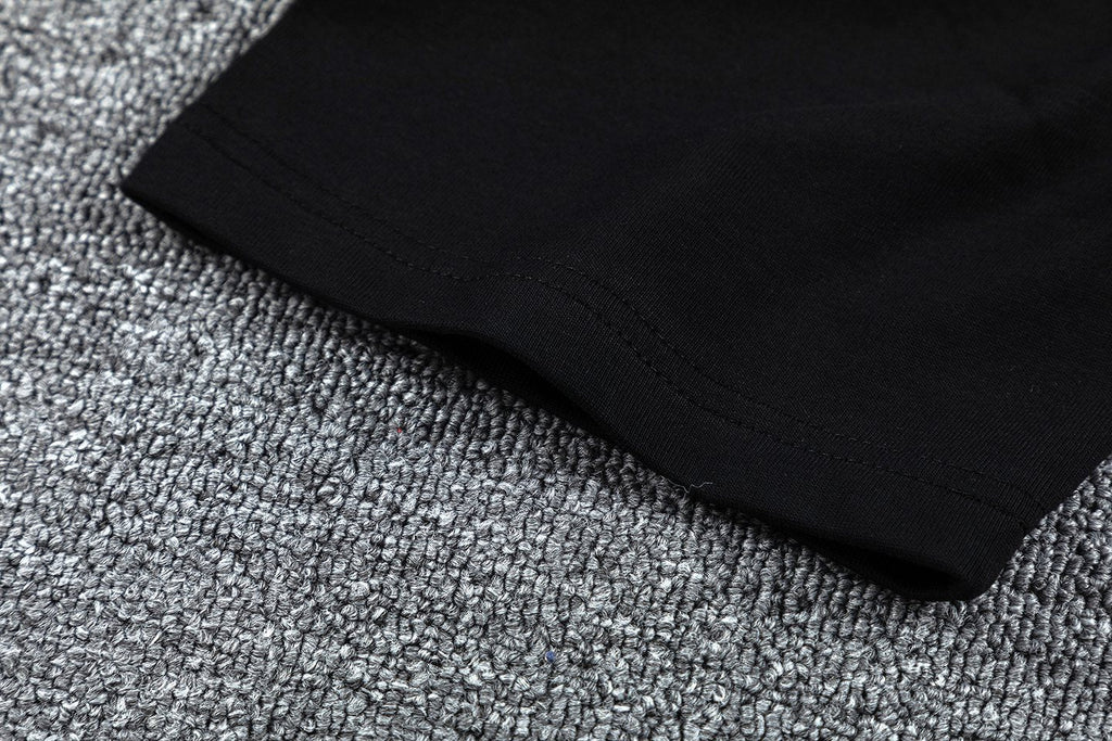 GUAPI Skull Chain Graphic T-Shirt — fabric_closeup
