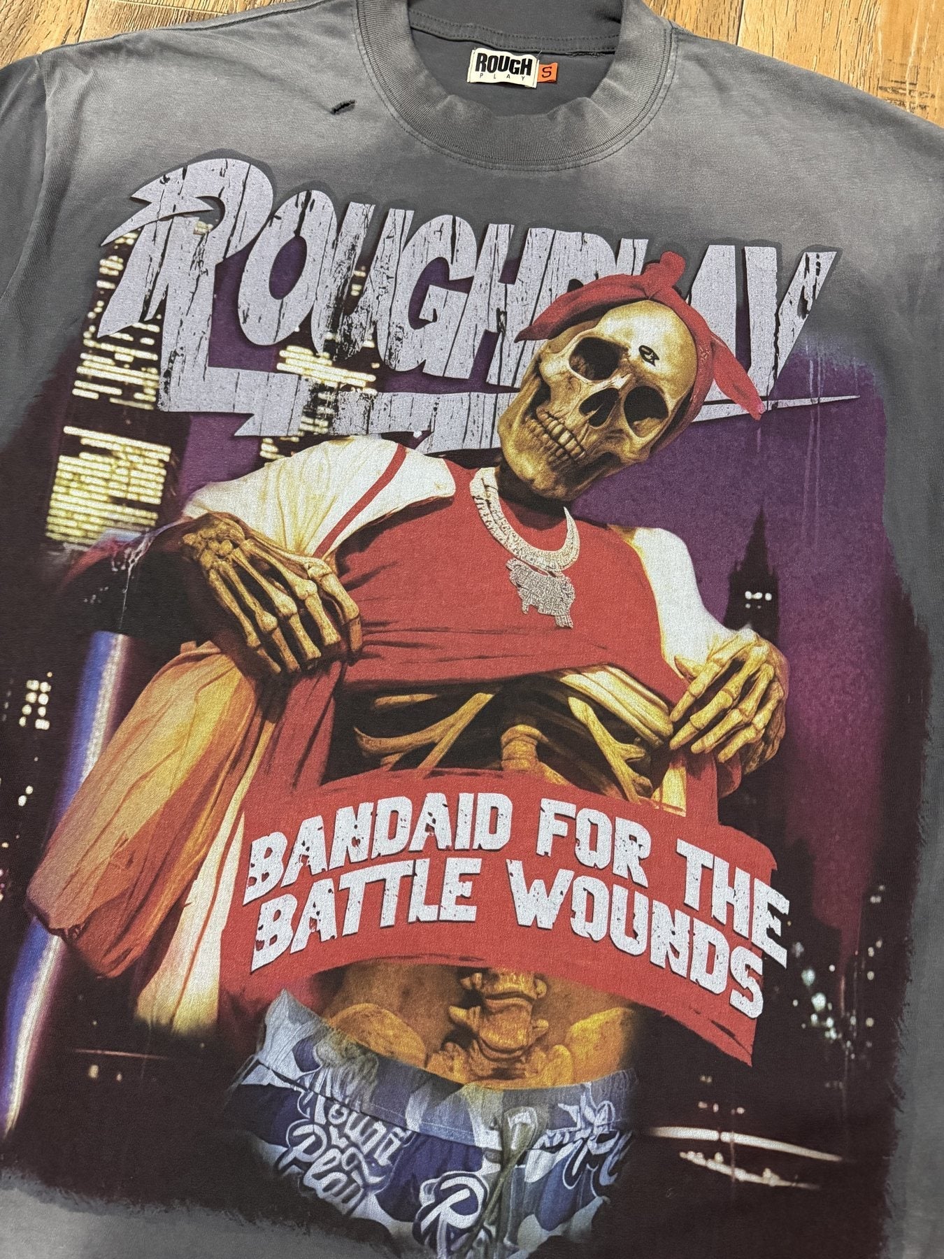 Rough Play Skeleton Globe Graphic T-Shirt — detail