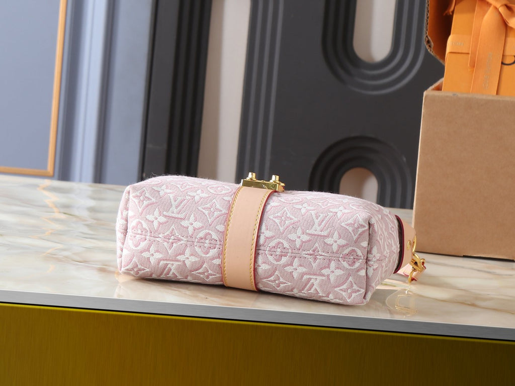 Louis Vuitton Pochette Mia Pink and White Monogram Shoulder Bag — detail