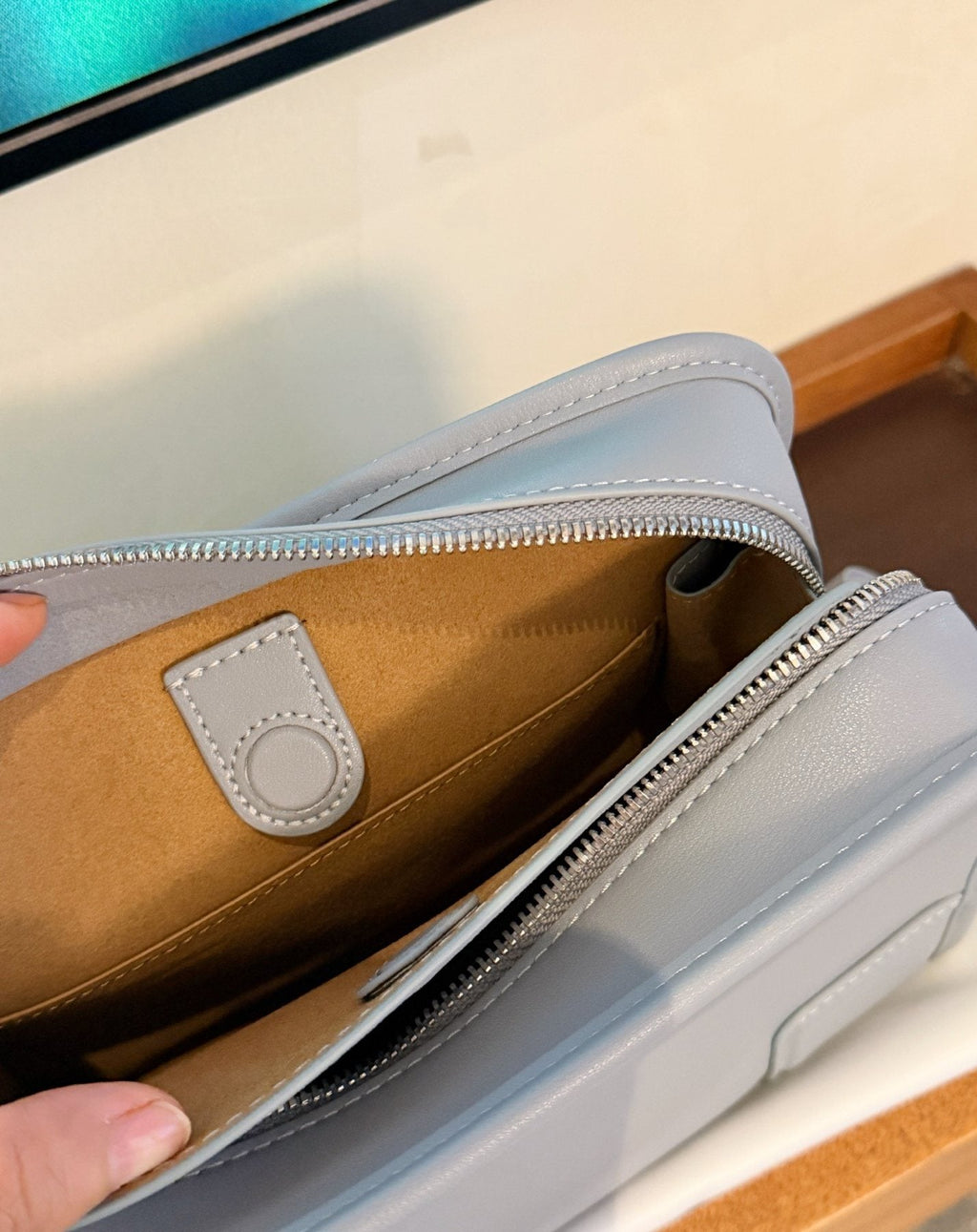 Loewe Amazona180 Light Gray Handbag — detail