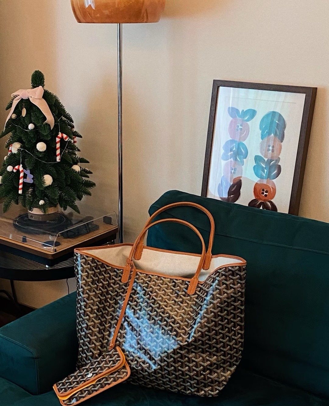 Repeating-Pattern Soft Tote Bag — detail