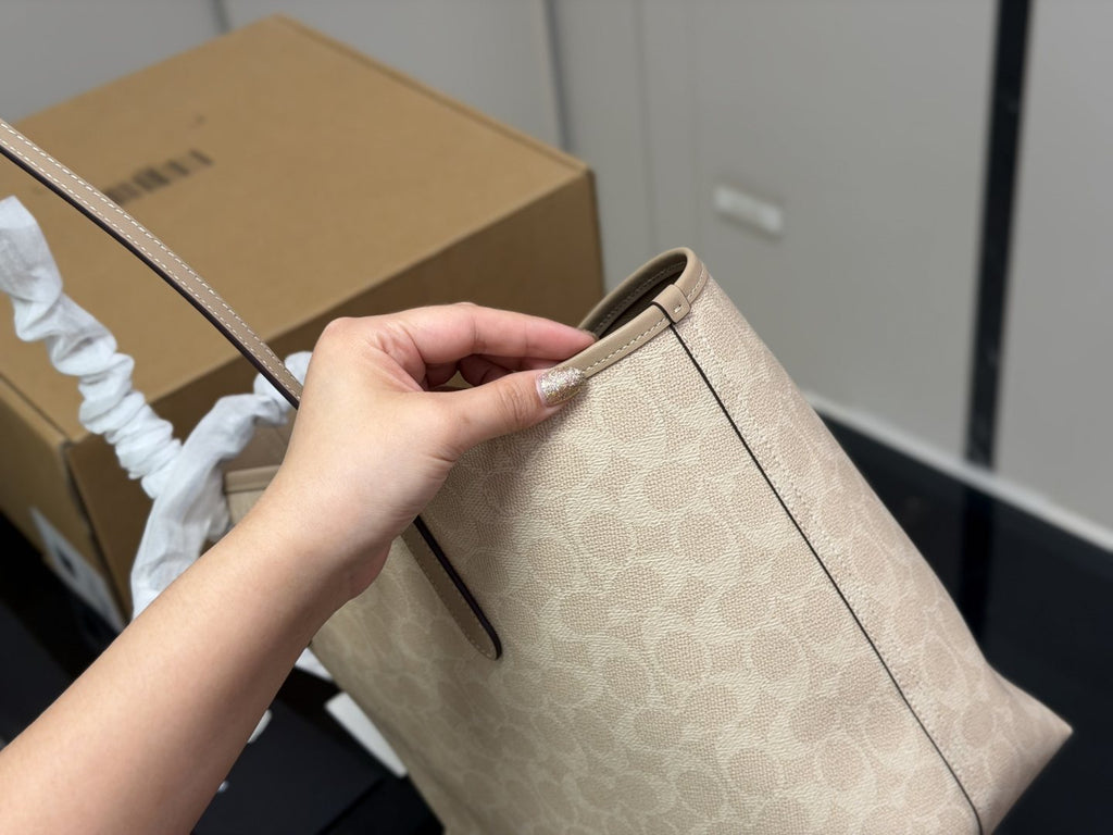 Coach City Patterned Tote Bag — front