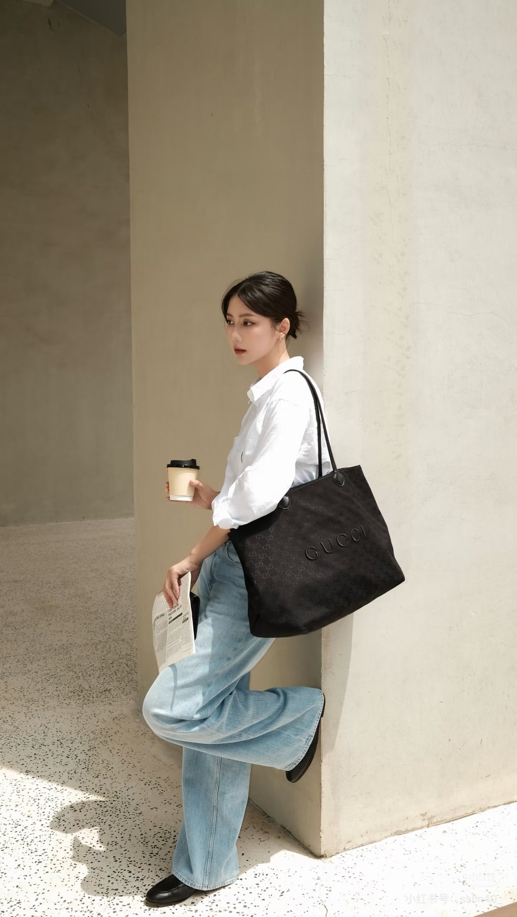 Gucci Lettered Shoulder Tote — model