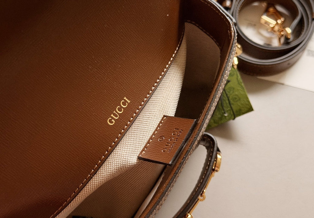 Gucci Rounded Flap Horsebit Saddle Bag — detail