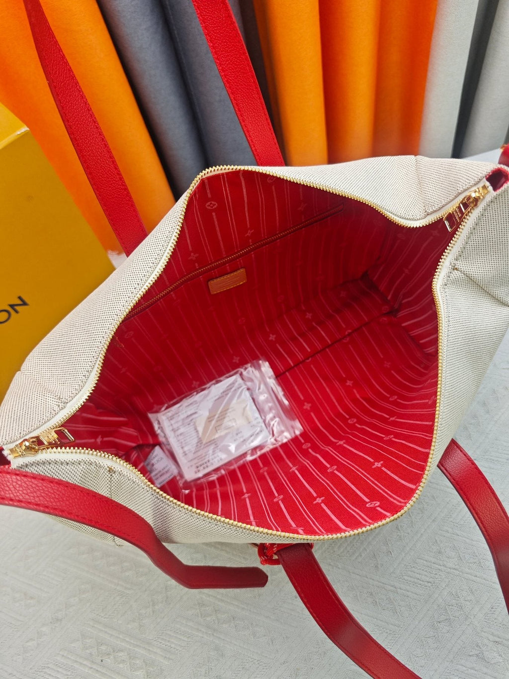 Louis Vuitton Escale Cream and Red Tote Bag — detail
