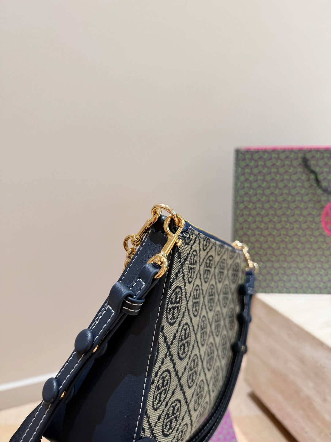 Tory Burch Chain-Accent Shoulder Bag — side