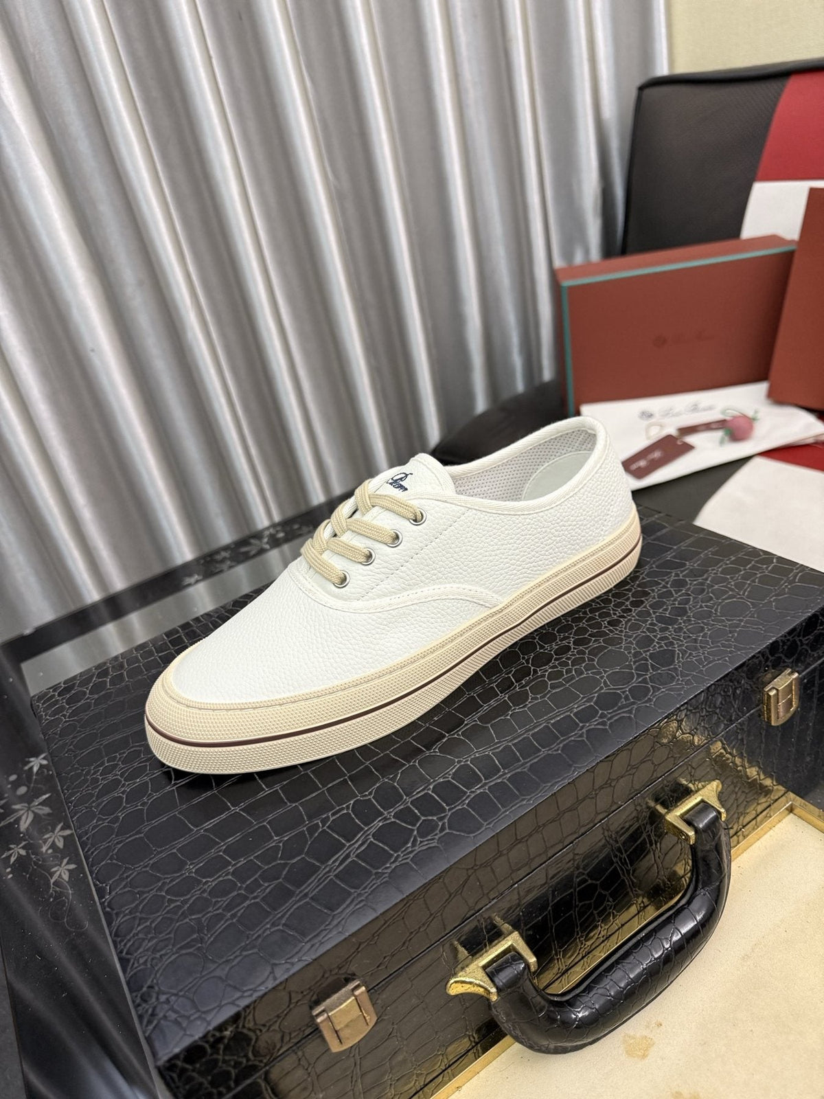 Men's Low-Top Lace-Up Casual Shoes — front