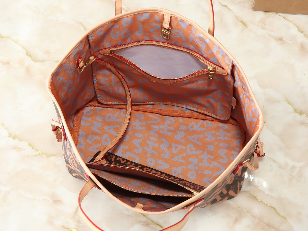 Louis Vuitton Neverfull Monogram Tote — detail
