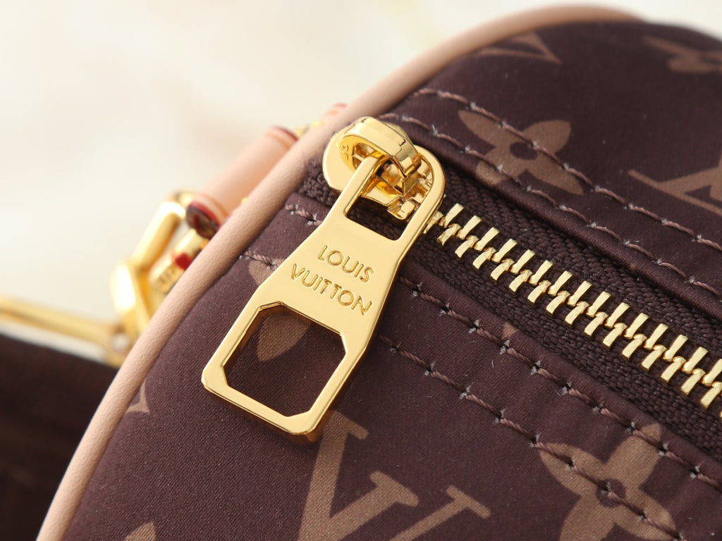 Louis Vuitton Speedy Bandoulière Zip-Top Satchel — detail