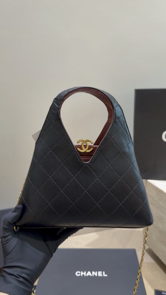 Chanel Diamond-Quilted Integrated-Handle Hobo Bag — hero