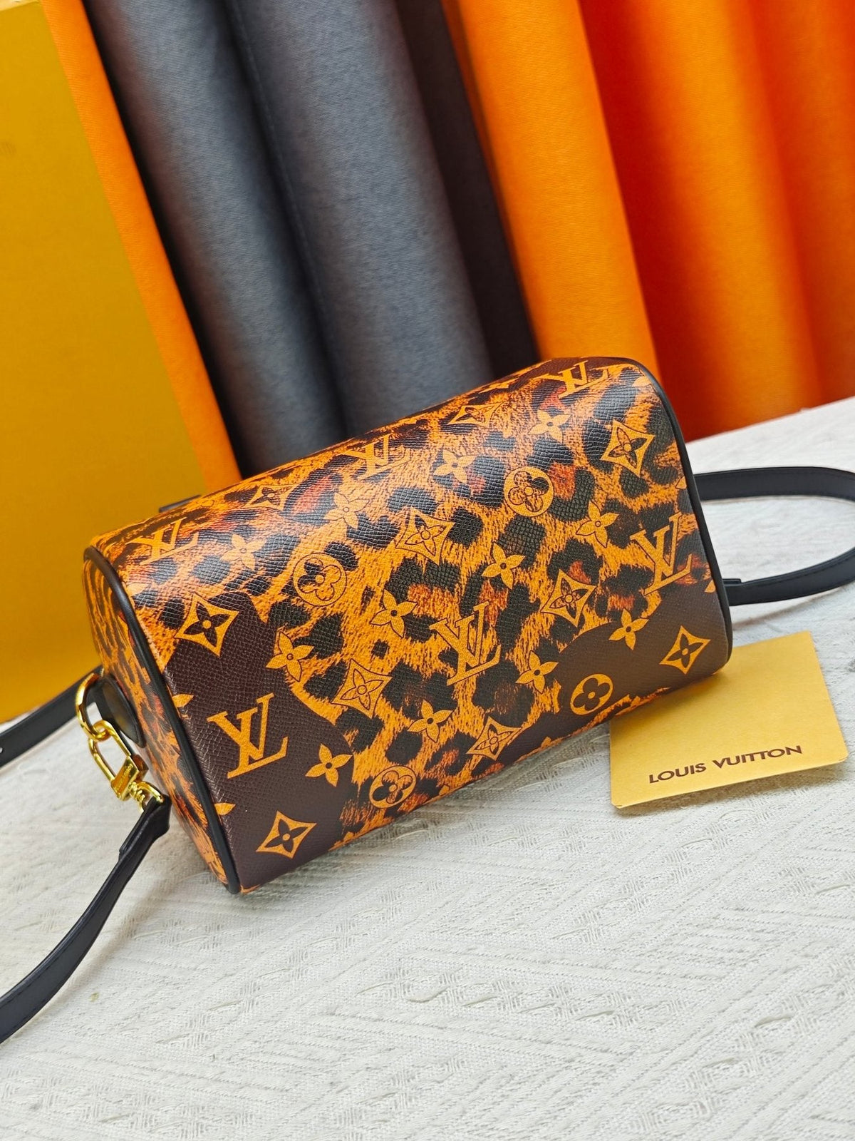 Louis Vuitton Speedy Bandoulière Monogram Bowling Bag — detail