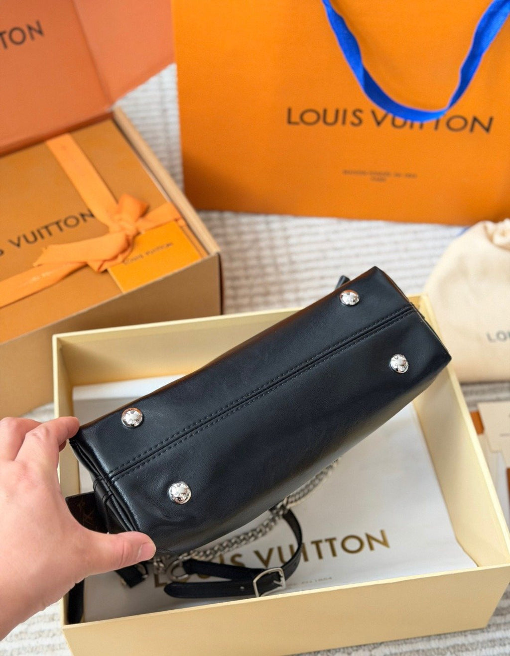Louis Vuitton Carryall Vibe BB Black Shoulder Bag — detail