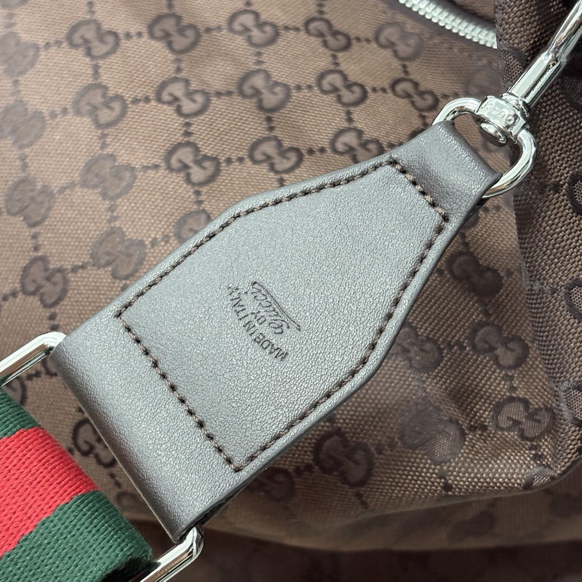 Gucci Curved-Pocket Linked-Handle Shoulder Bag — detail