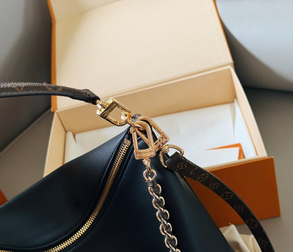 Louis Vuitton Multipass Black Leather Shoulder Bag — detail