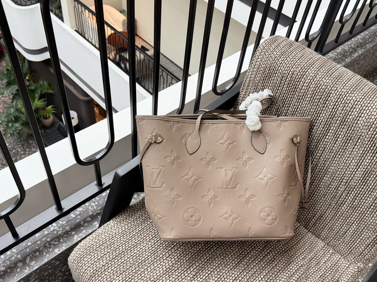 Louis Vuitton Neverfull Monogram Tote — front