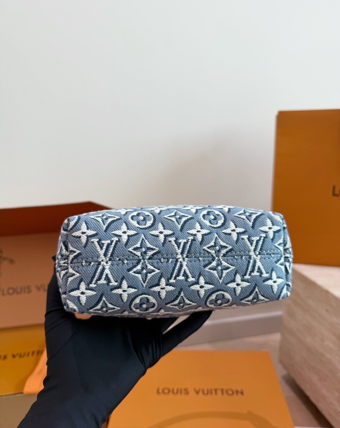 Louis Vuitton Pochette Hills Blue-Gray Monogram Bag — detail