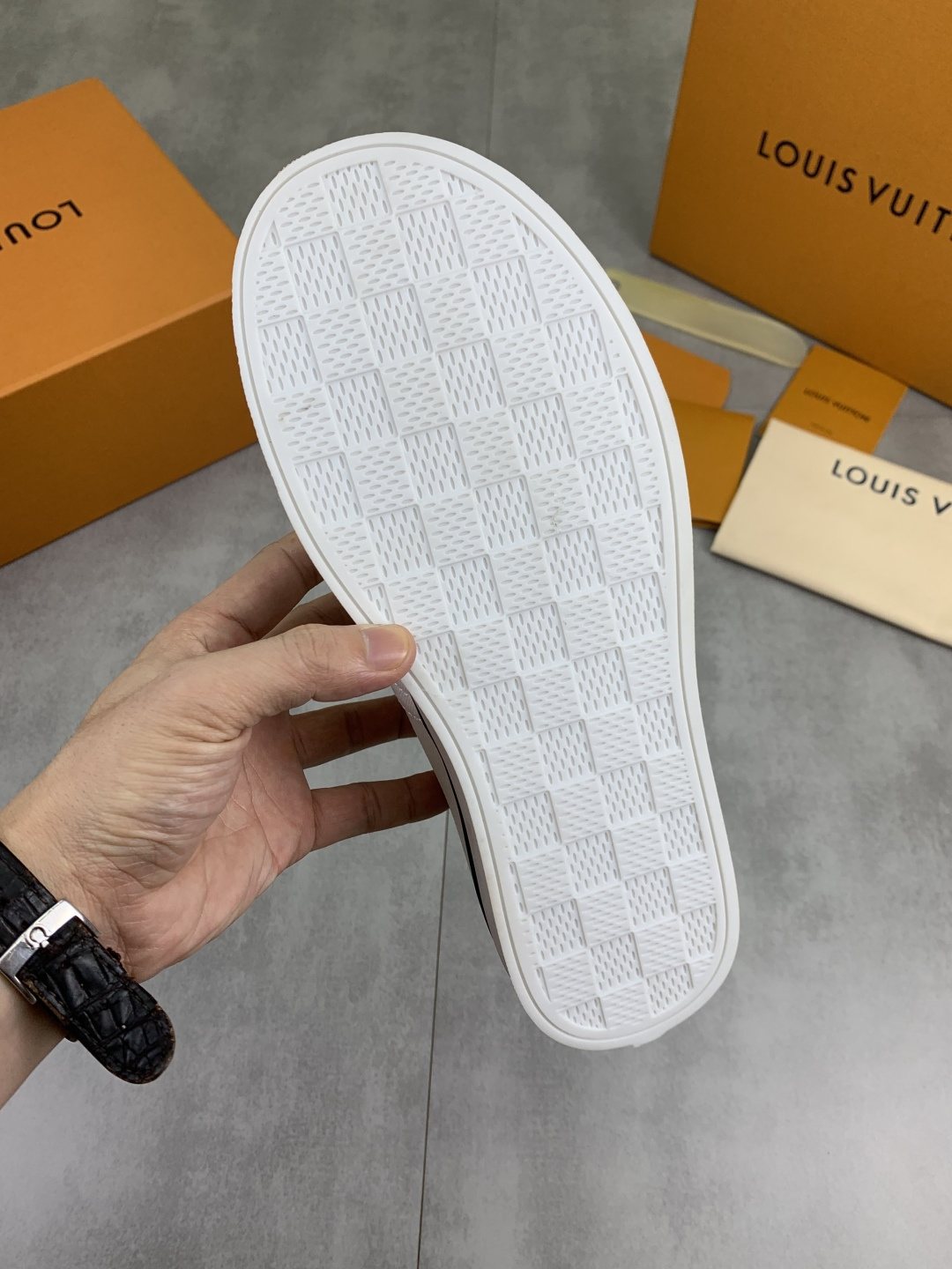 Louis Vuitton Run 2.0 Low-Top Sneakers — detail