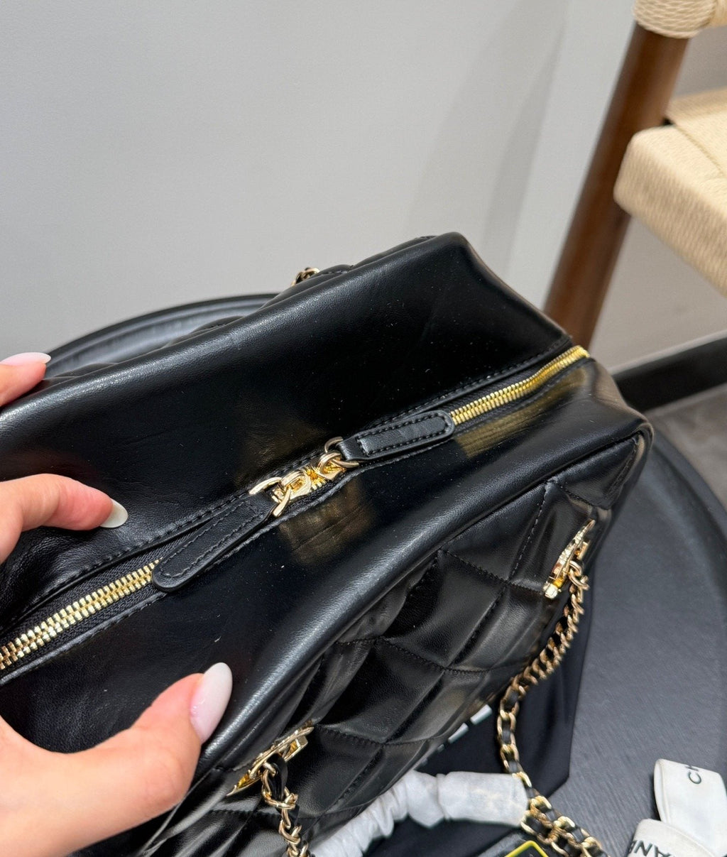 Chanel Diamond-Quilted Chain Shoulder Bag — detail