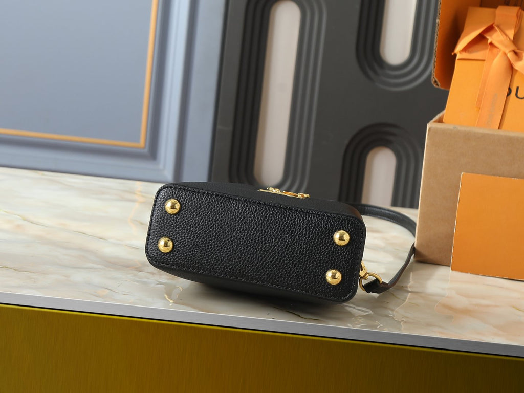 Louis Vuitton Capucines Acanto Sculpted-Handle Bag — detail