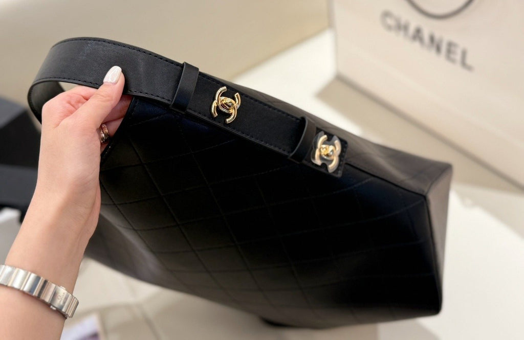 Chanel Diamond-Quilted Bucket Shoulder Bag — detail