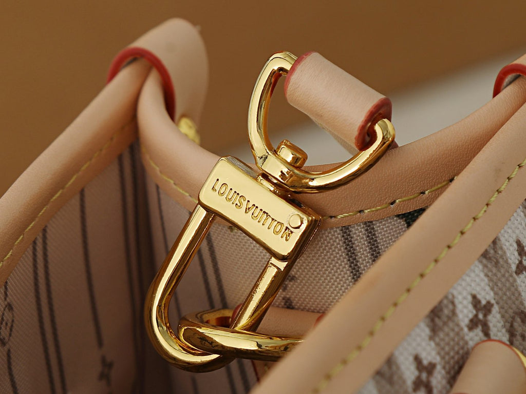 Louis Vuitton Stamp OnTheGo Monogram Tote — detail